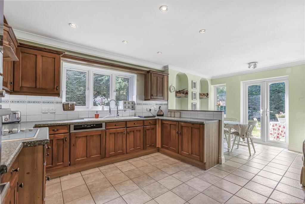 KITCHEN / BREAKFAST ROOM PIC1:
