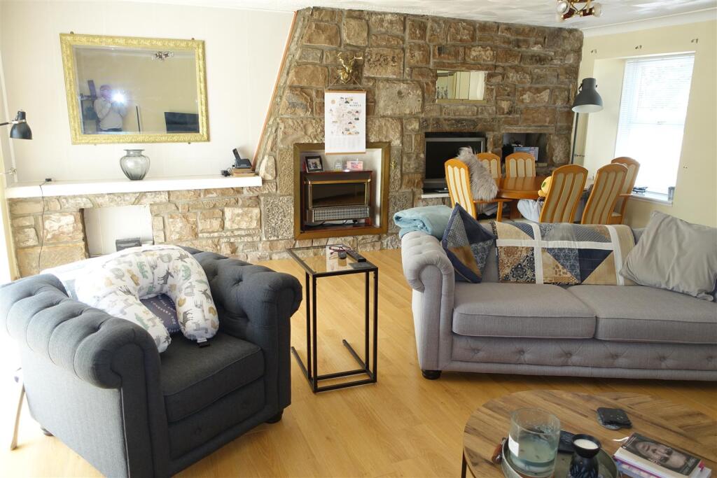 Lounge 2.JPG