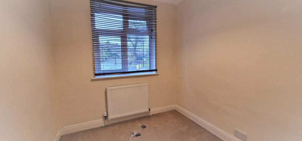 FRONT BEDROOM