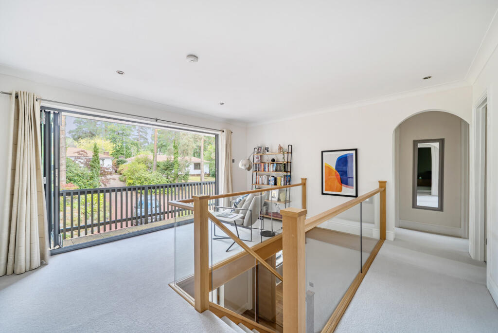 1348601-4-68bf1f1...