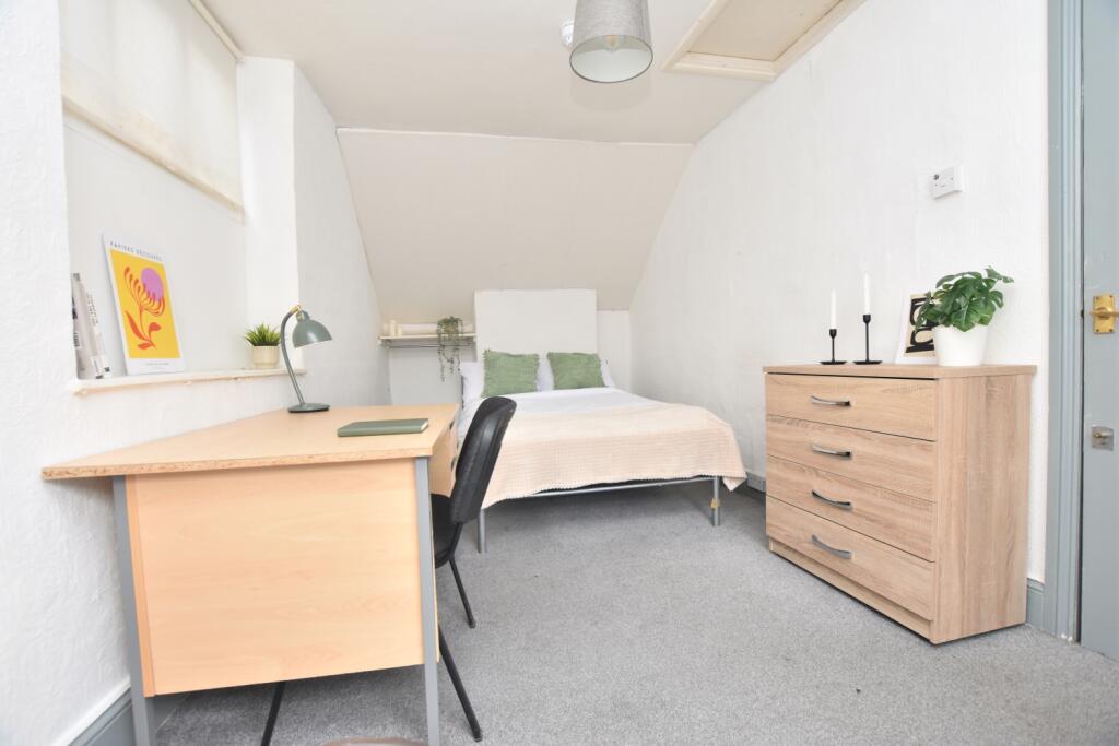 Room 7 (1)