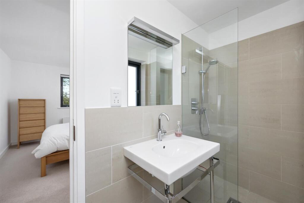 En-suite Shower Room/WC