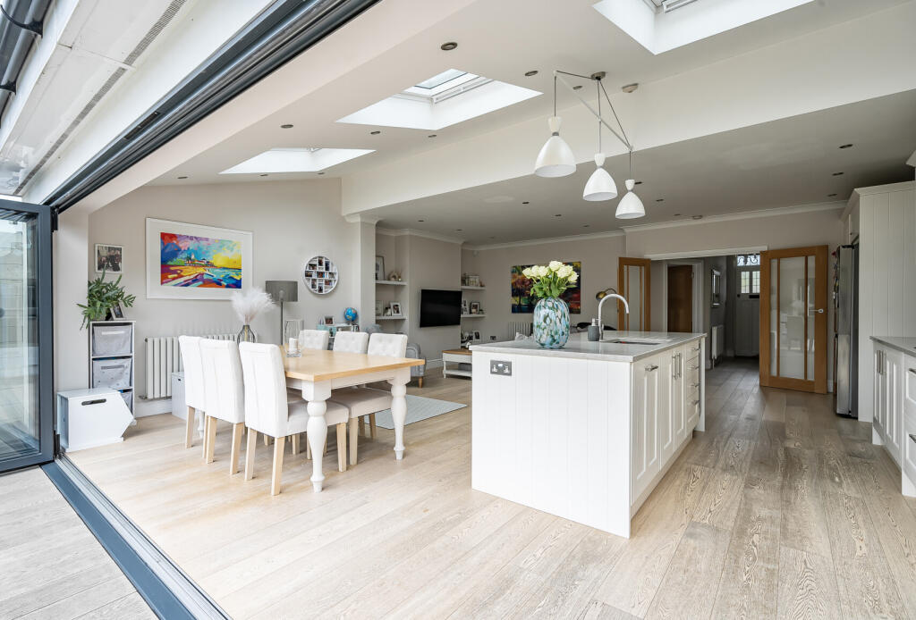 1328877-11-687fcd...