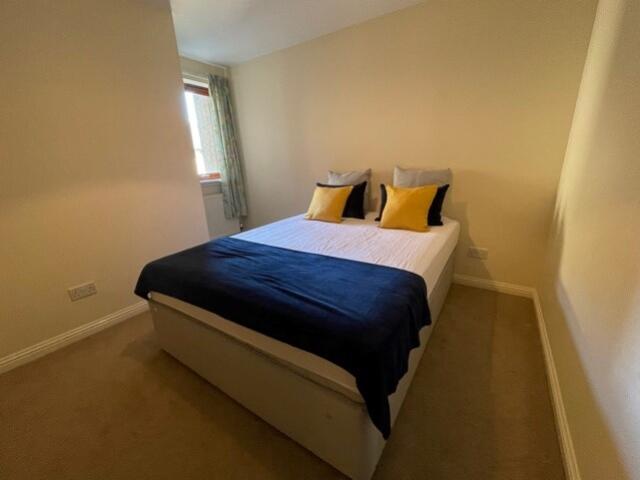 Bedroom2_TowardsWindow