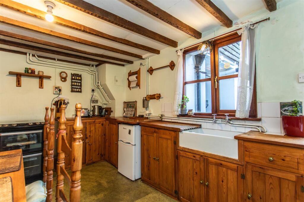 Vines Cottage Kitchen-2.jpg