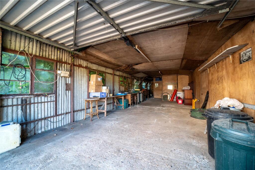 Garage/Workshop
