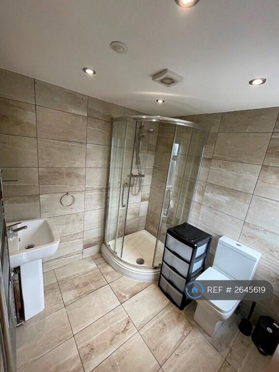 Bathroom (Upstairs)