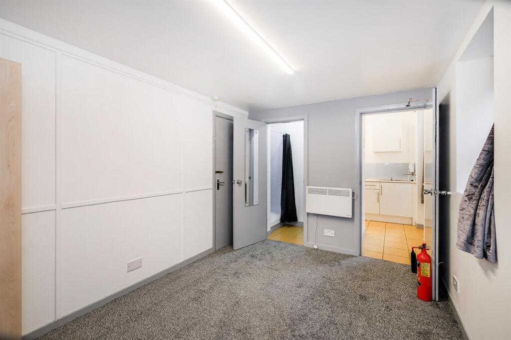 1 Bloxhall Court-11_web.jpg