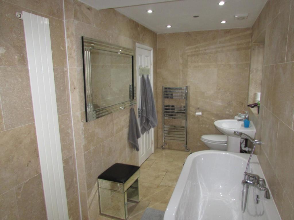 WhitewillowCl8bath2.JPG