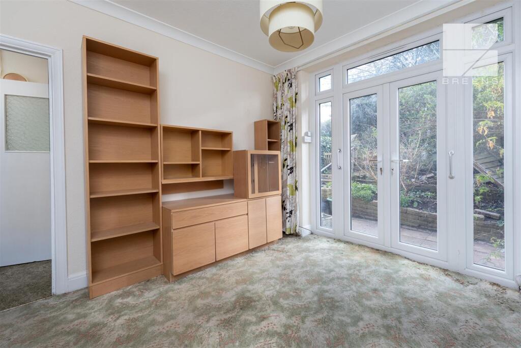 39 Beech Hall Crescent_0009.jpg