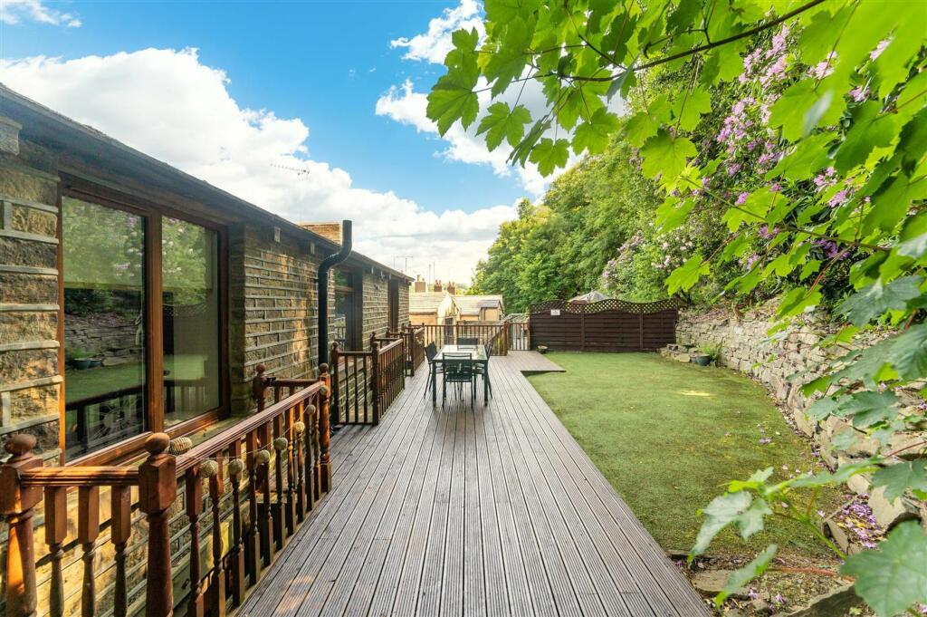 REAR GARDEN 2.jpg