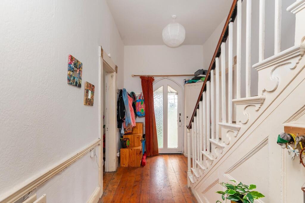 2F6RMR - Hallway B.jpg