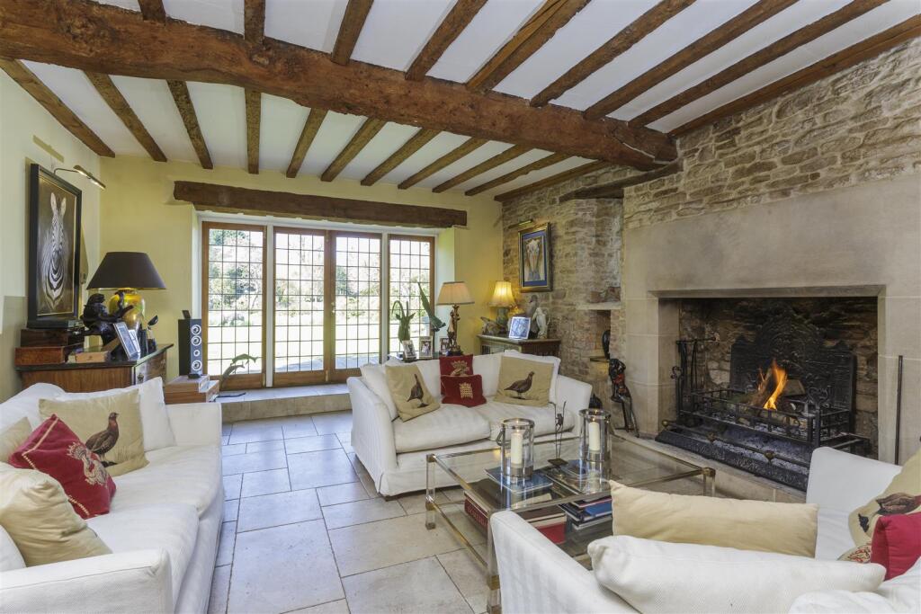 The_Old_Manor_House_GL7_043.jpg
