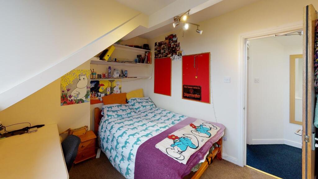 8-Rosa-Road-Bedroom(4).jpg