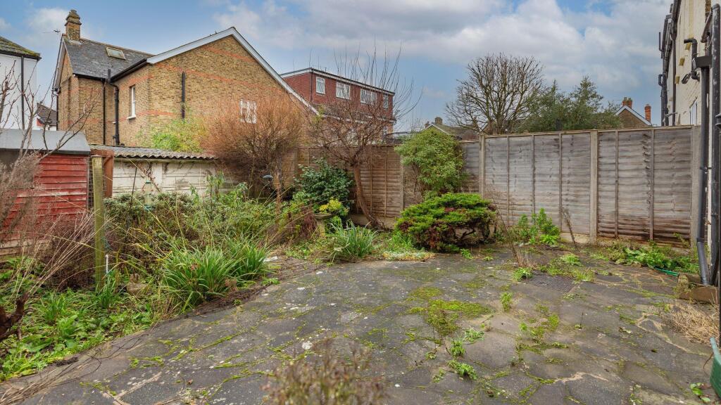 Flat A, 32 Ethelbert Road, Raynes Park, London, SW20 8QE