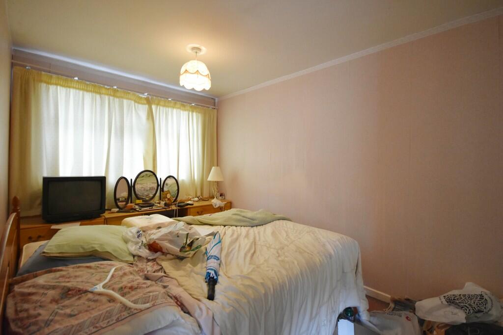 Bedroom 1-min