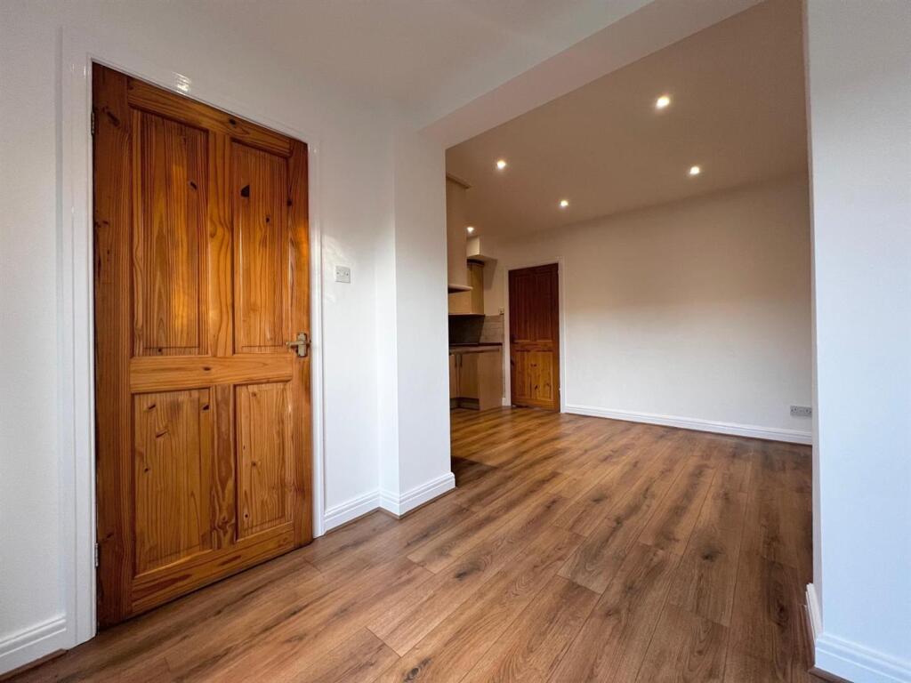10 Greystone - Dining.jpg