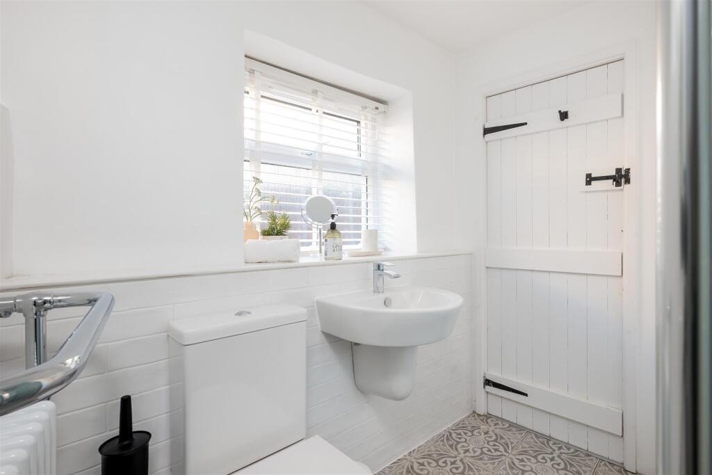 Windsor Cottage 2004-10.jpg