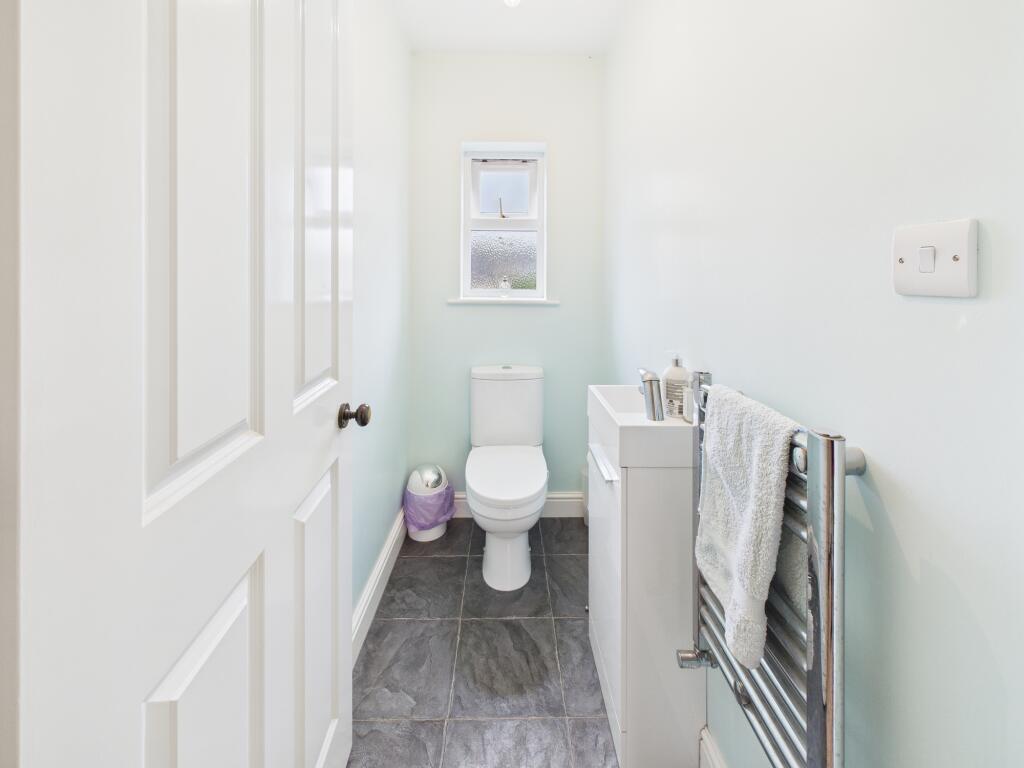 CAM02519G0-PR0330-STILL009