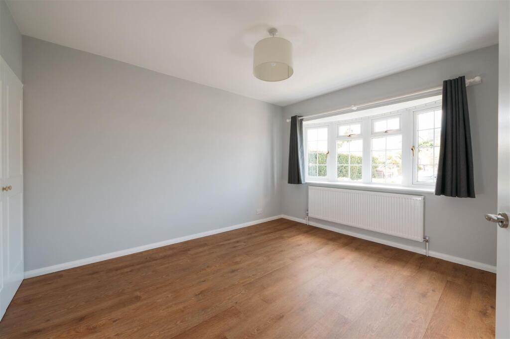 6 Meadow Way, Hitchin-01.jpg