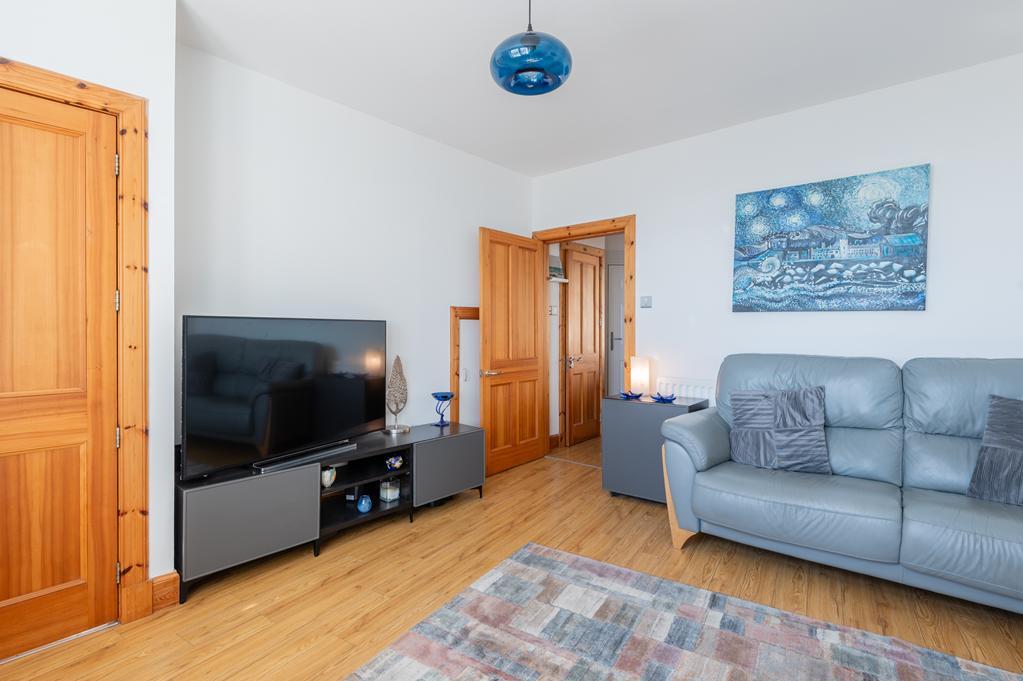 LOUNGE REAR