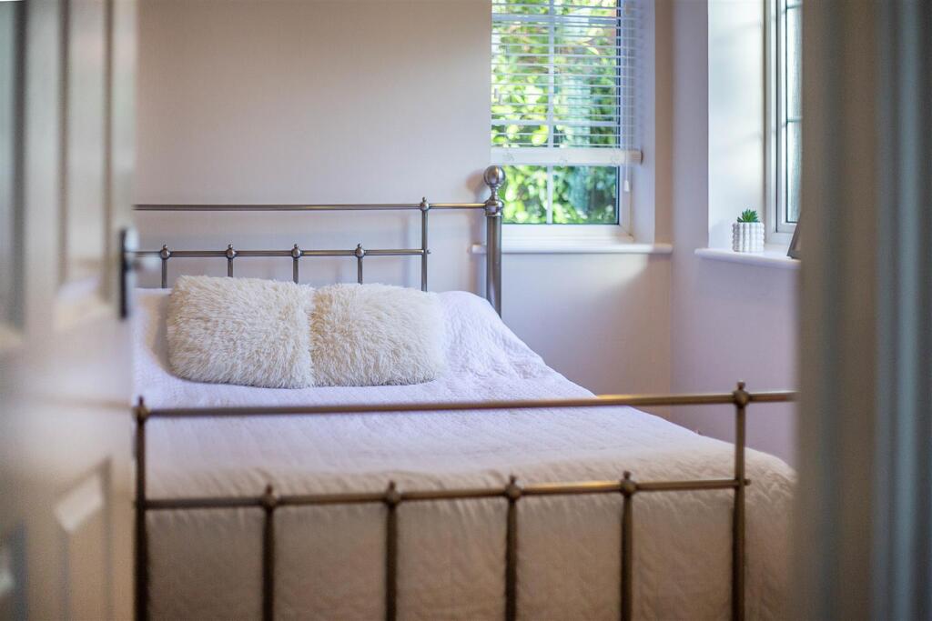 31--LINDEN-CLOSE-0047 copy.jpg