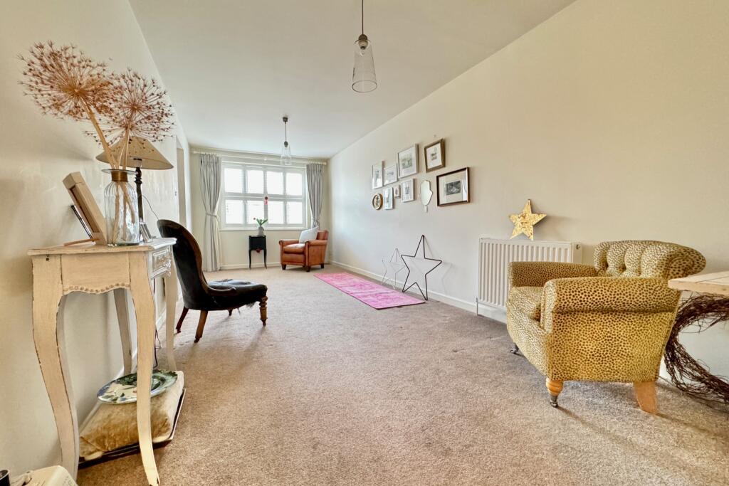 Sitting Room/Bedroom 4