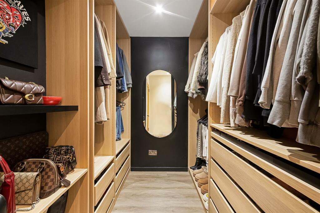 Walk in Wardrobe