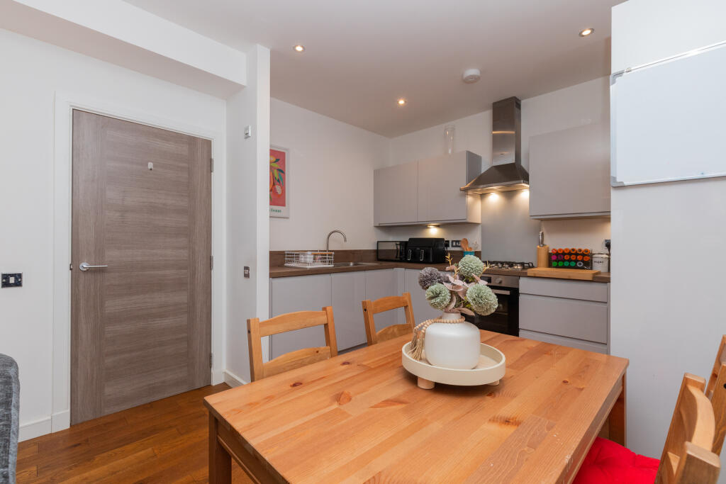 Flat 3-2, 2 Riverford Court Glasgow G43 1FB 2L-3