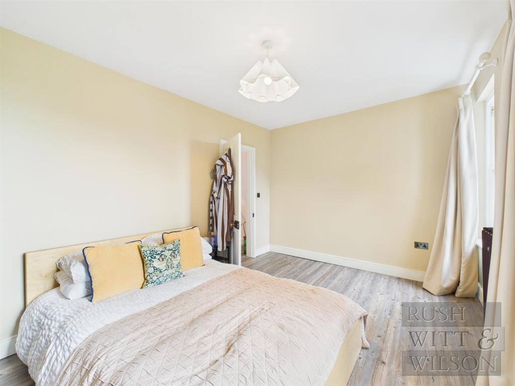 Master bedroom 2.jpg