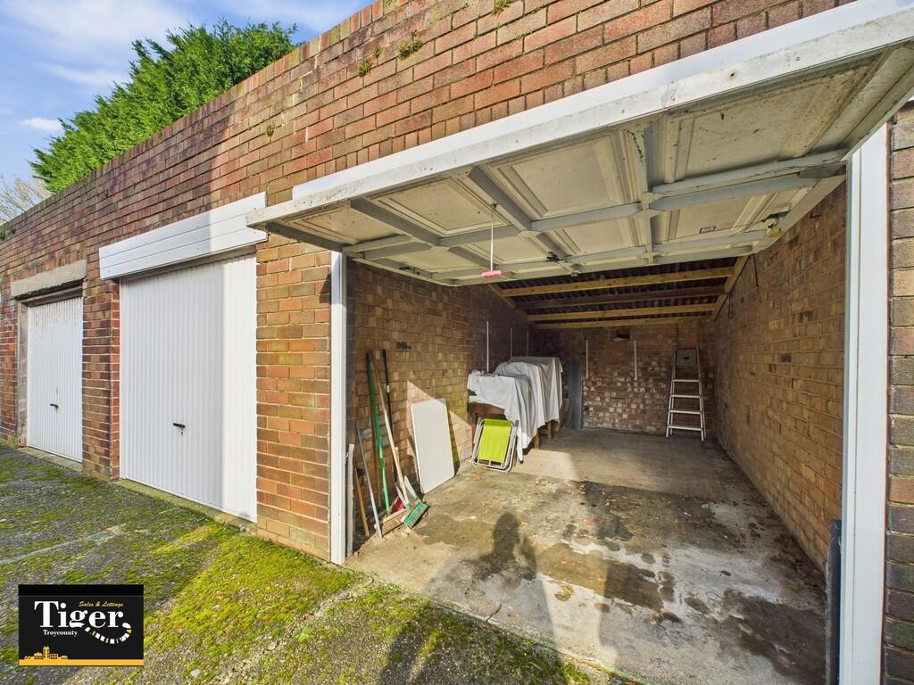 CAM02176G0-PR0496...