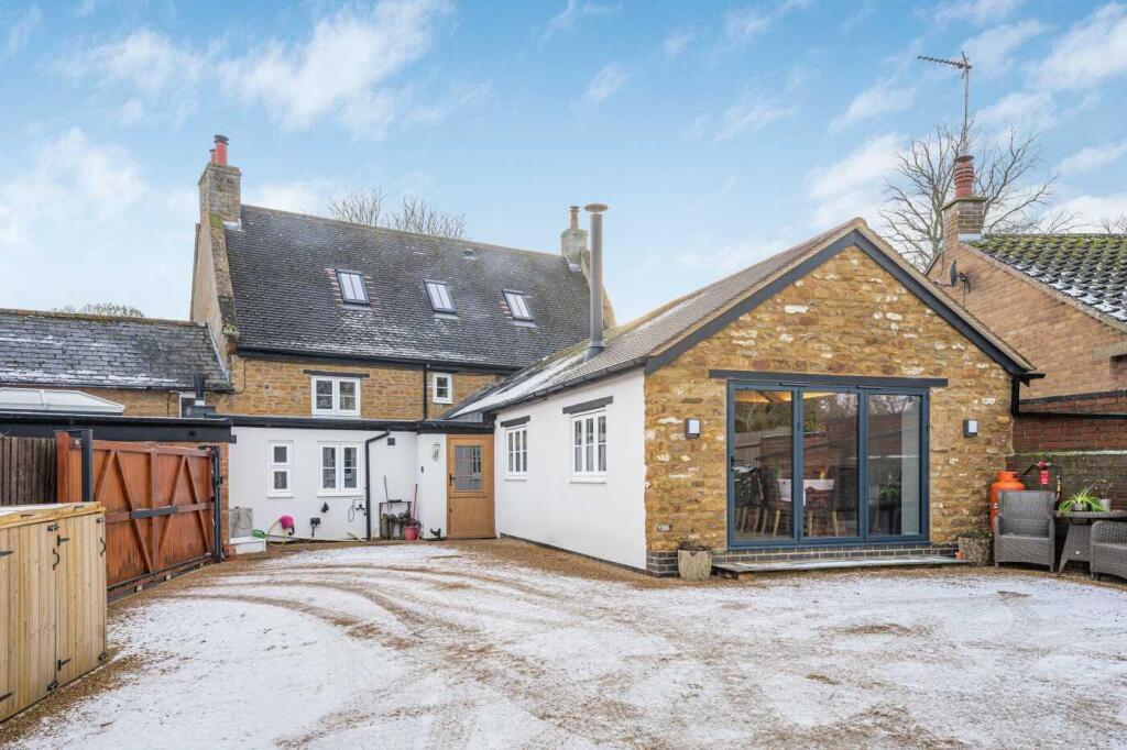 Barleymow, The Green