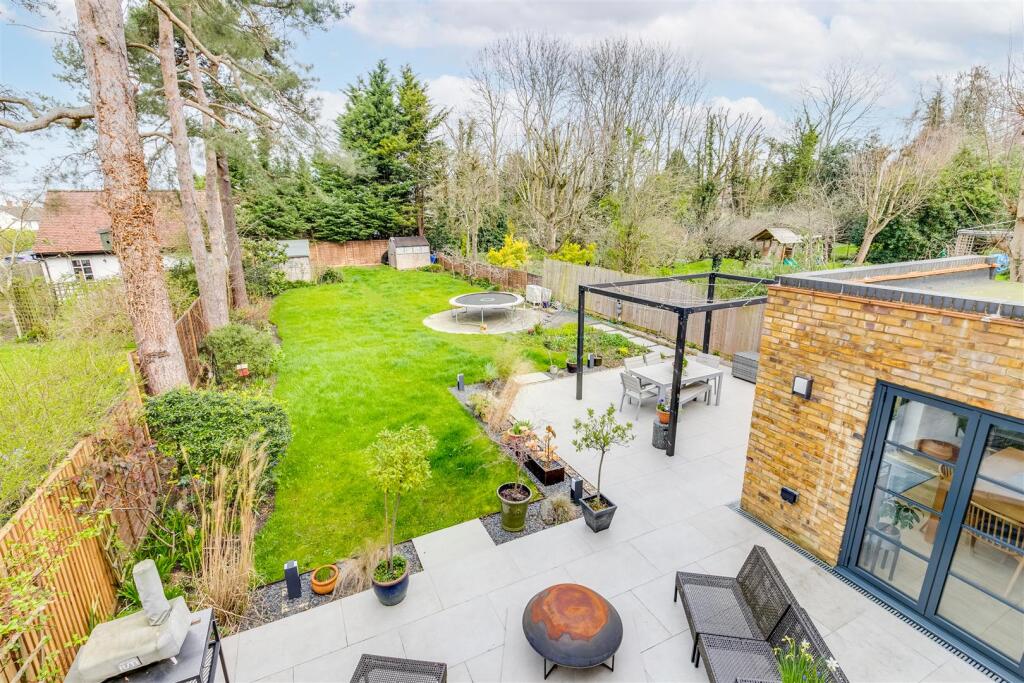 Eastholm Green 9-32.jpg