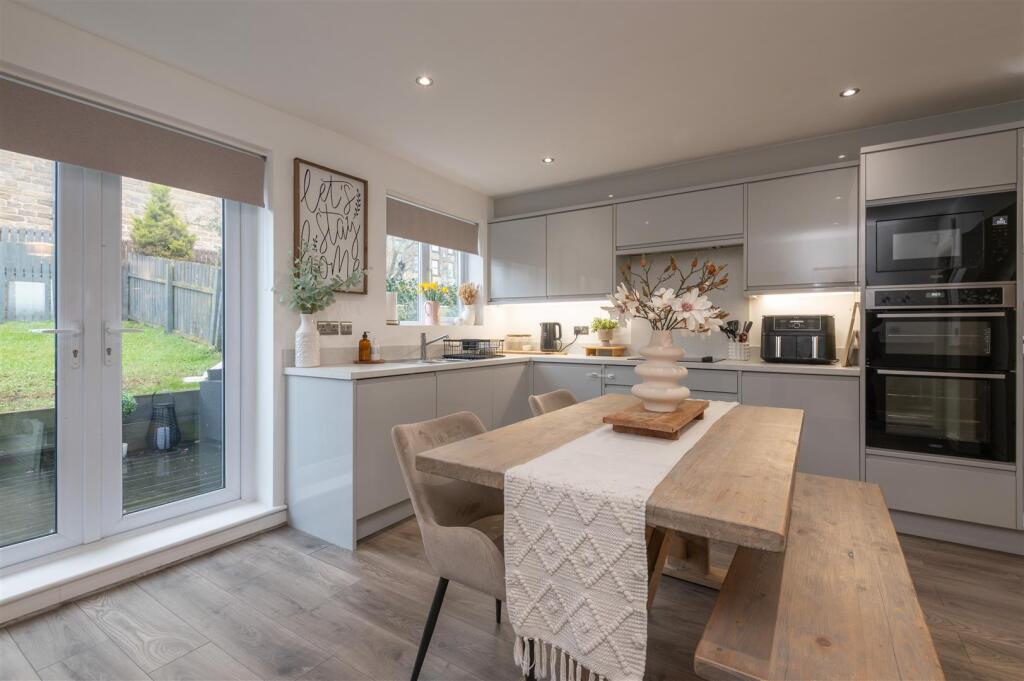 Lounge/Dining Kitchen