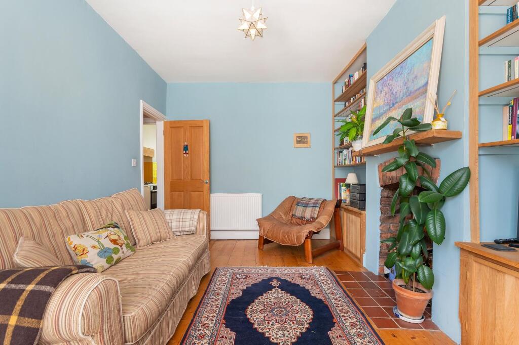 3Y7REN - Living Room A.jpg