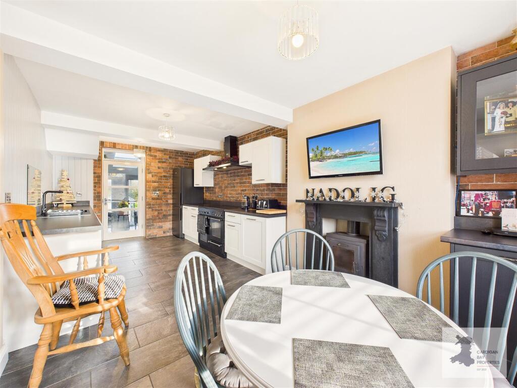 kitchen/dining room