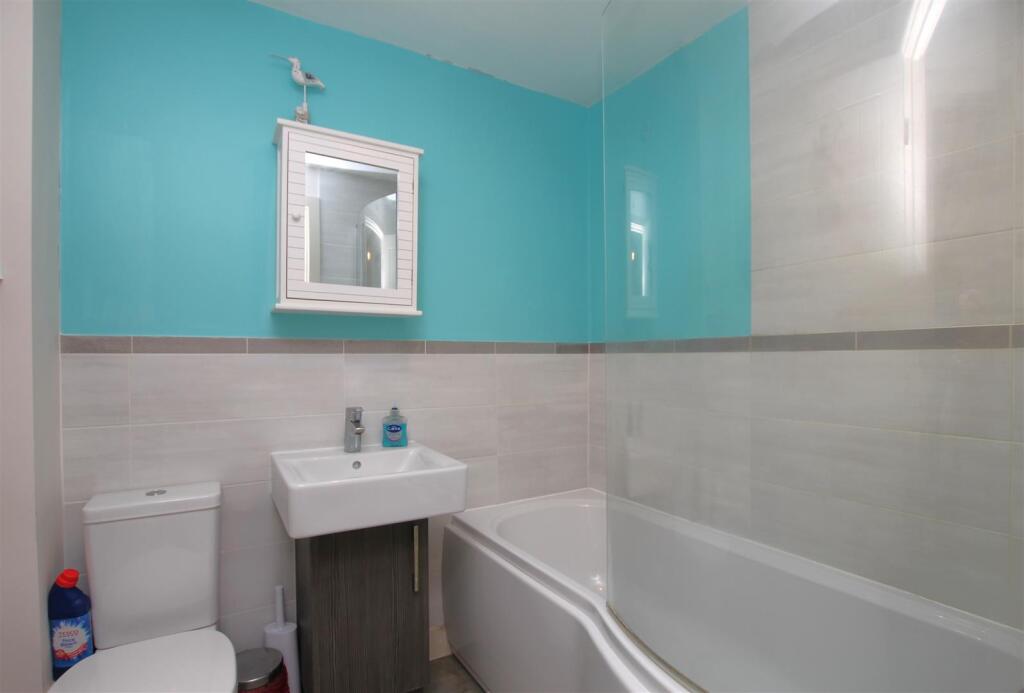 Bathroom.JPG