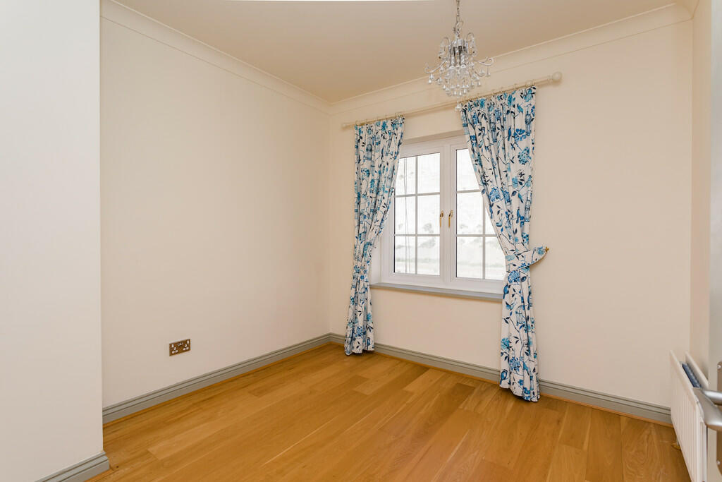 Trafalgar Gate 15...