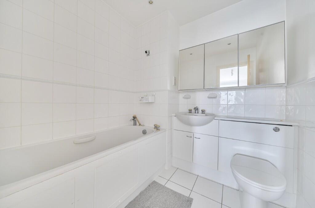 Boardwalk Place, London, E14