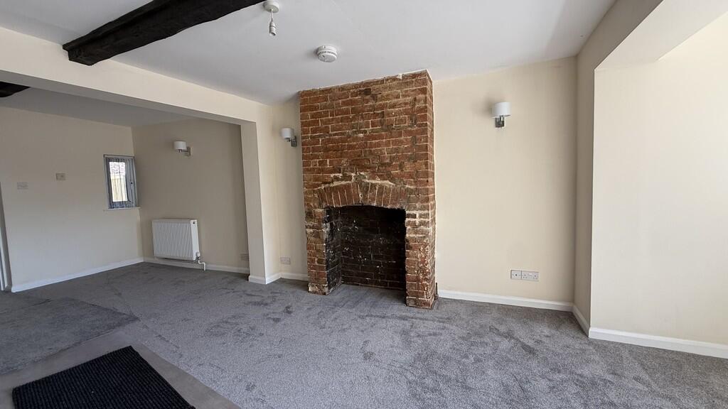 Lounge/dining roo...