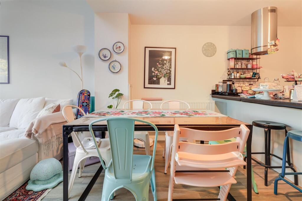Dining Area (2)