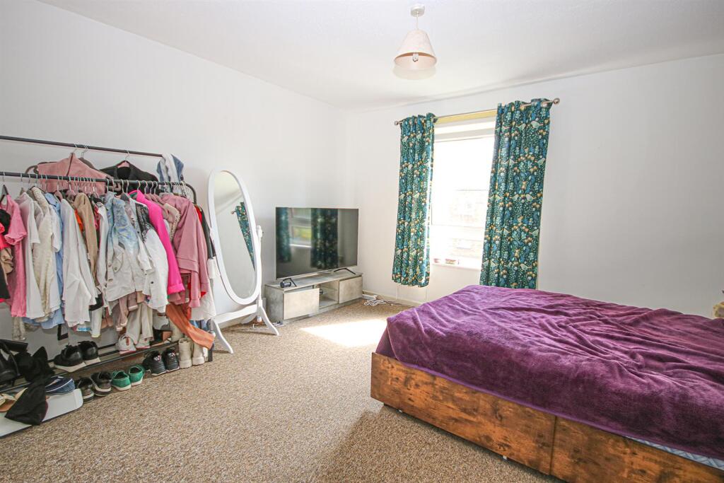 Bed 1 1.jpg
