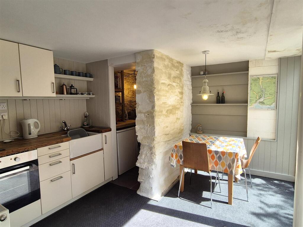 Kitchen dining room
