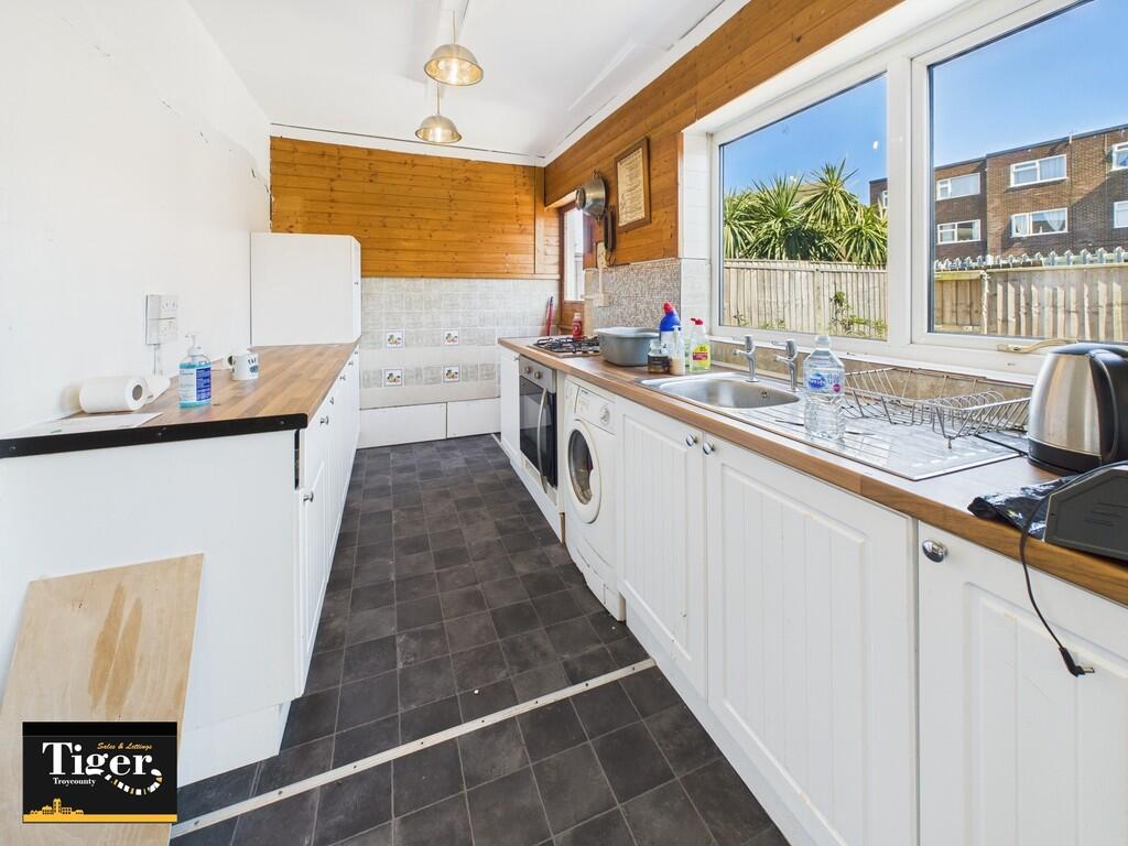 CAM02176G0-PR0539...