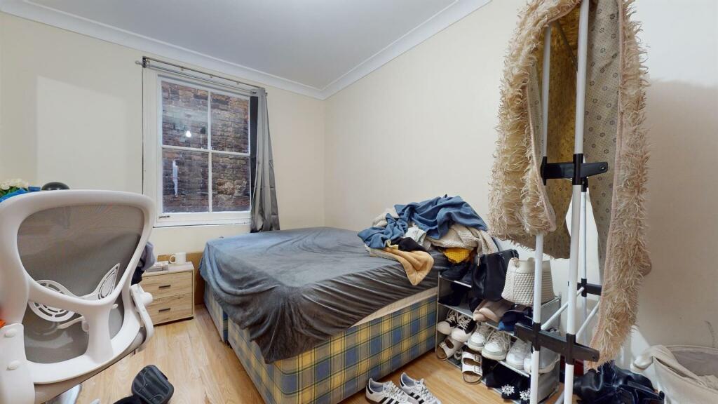 Flat A, 5HogarthPlacebedroom2.jpg
