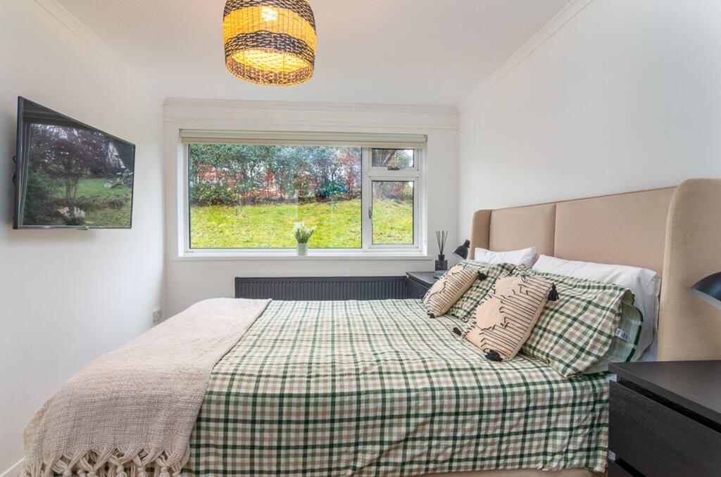 Rosehill Road, Torrance, G64