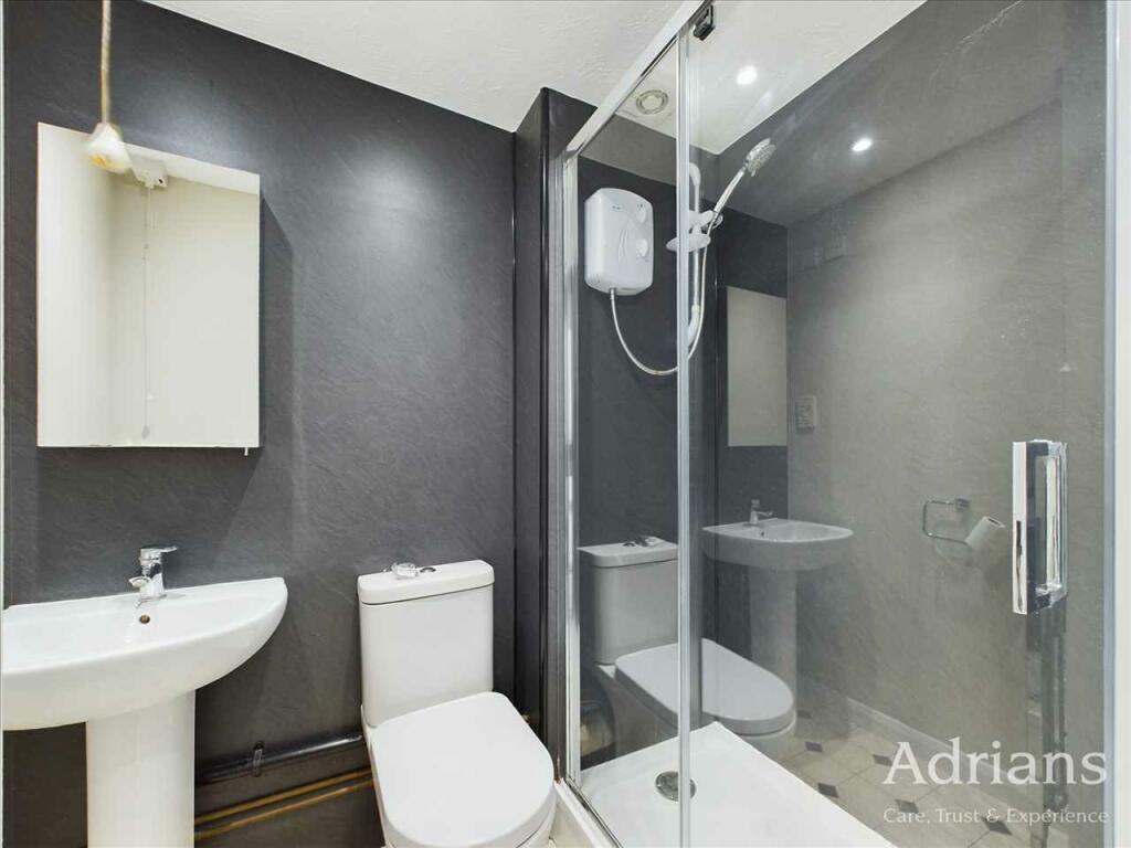 SHOWER ROOM