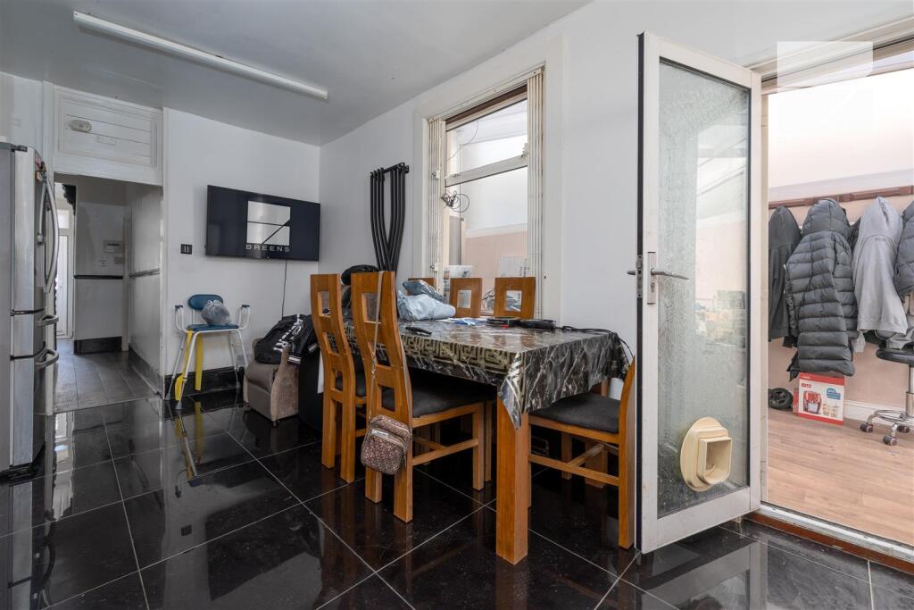 26 Leasownes Road_0010.jpg