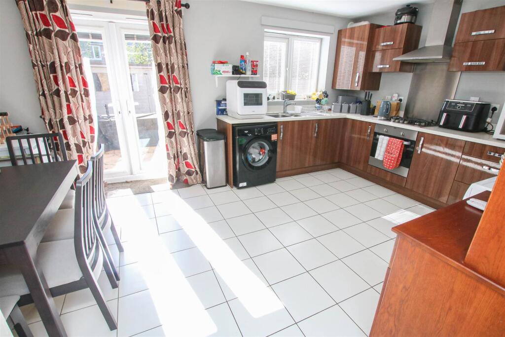 OPEN PLAN DINING KITCHEN