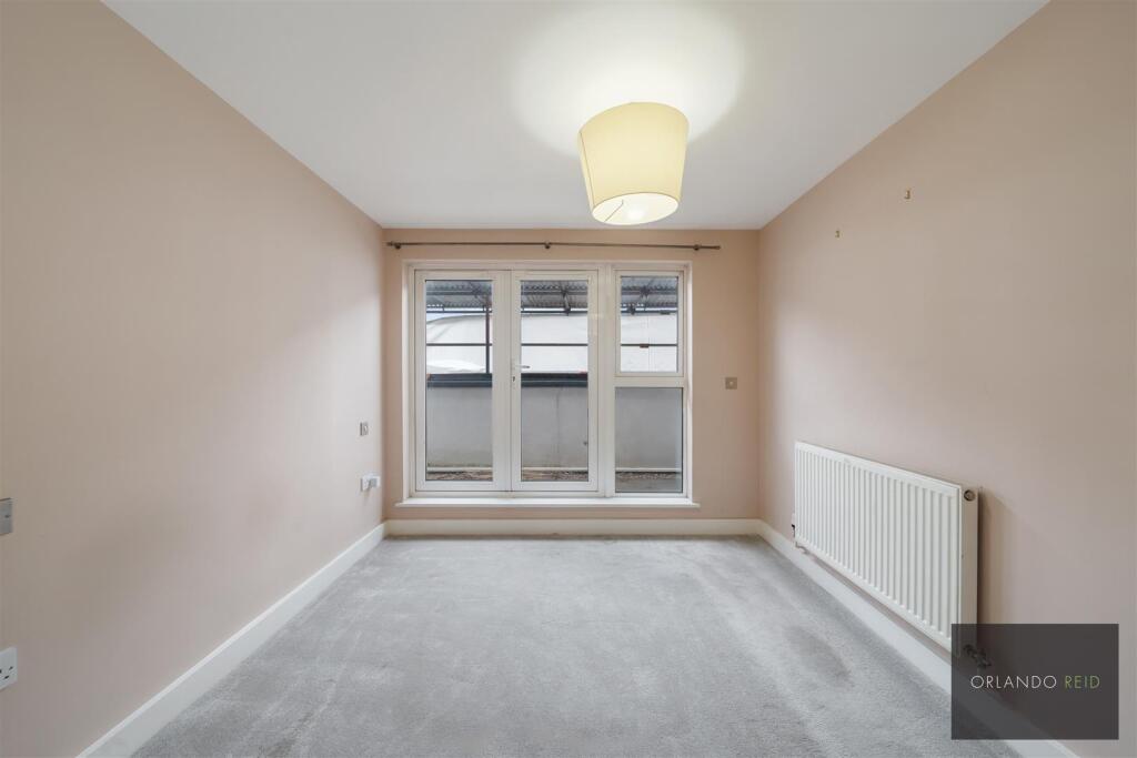Flat 3, 376 Clapham Road SW9 9AR-9.jpg